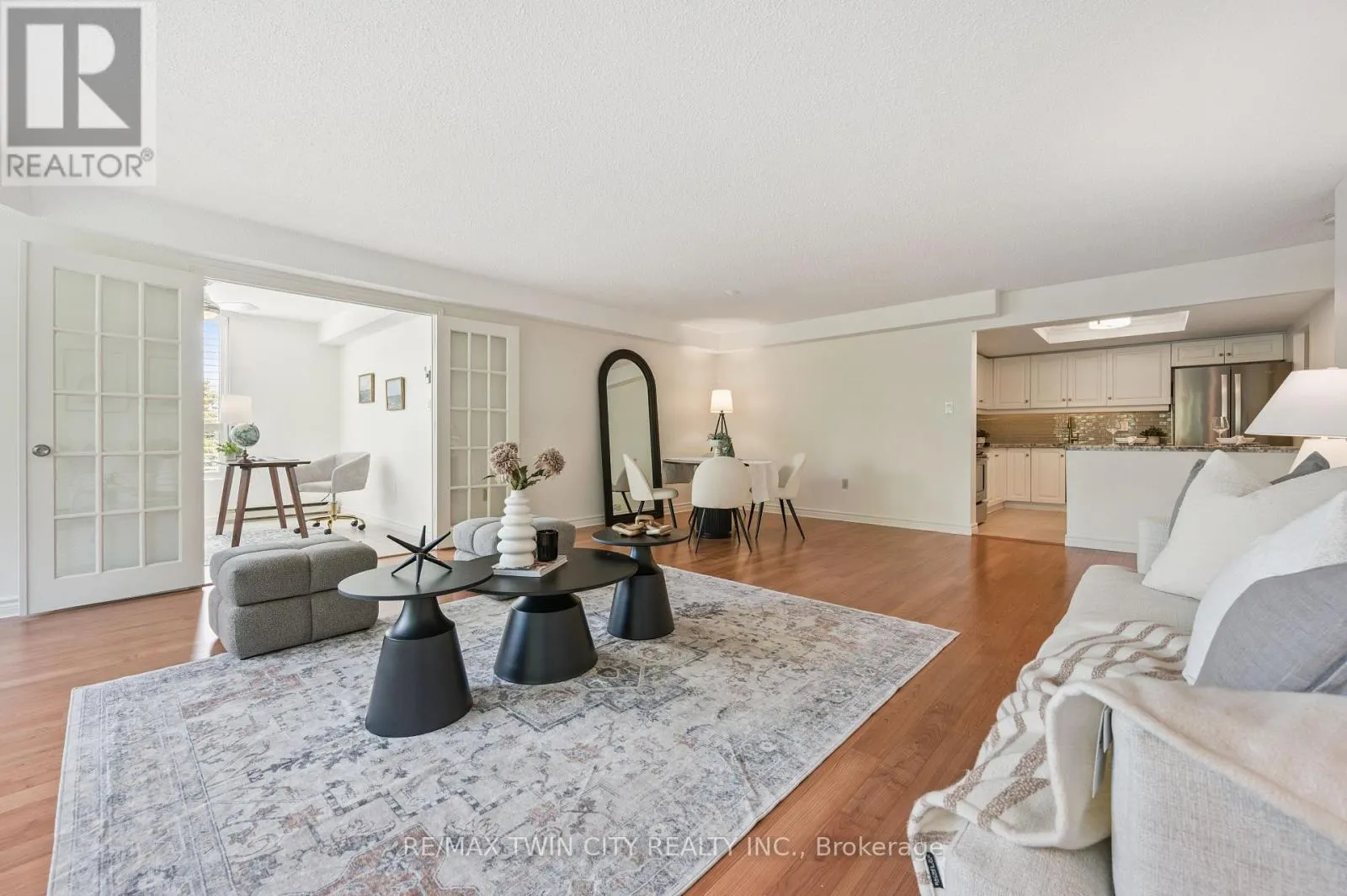 401 - 2121 LAKESHORE ROAD