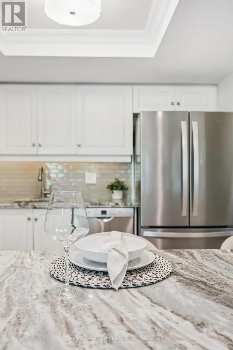 401 - 2121 LAKESHORE ROAD