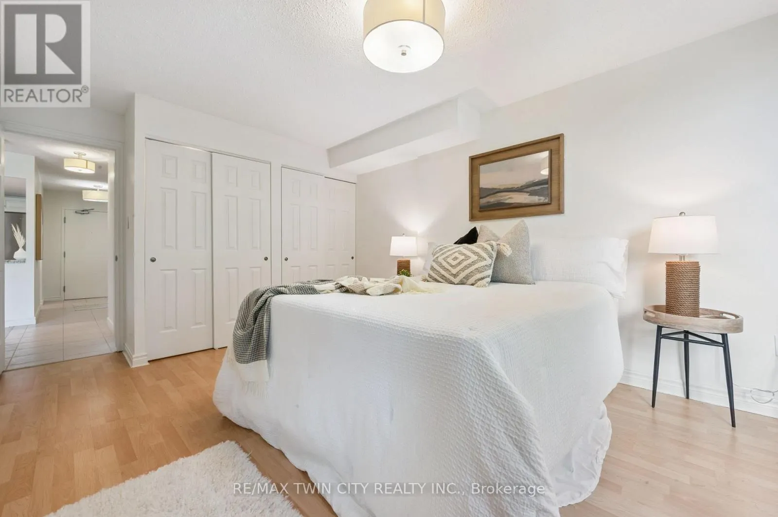 401 - 2121 LAKESHORE ROAD