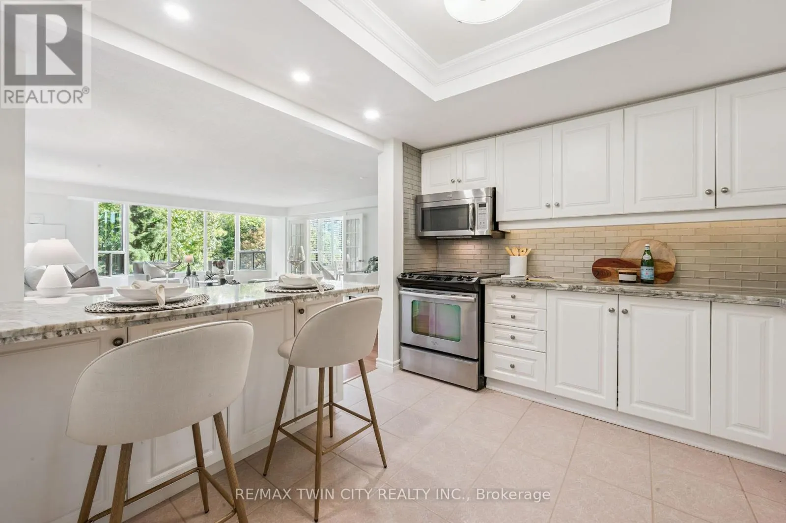 401 - 2121 LAKESHORE ROAD