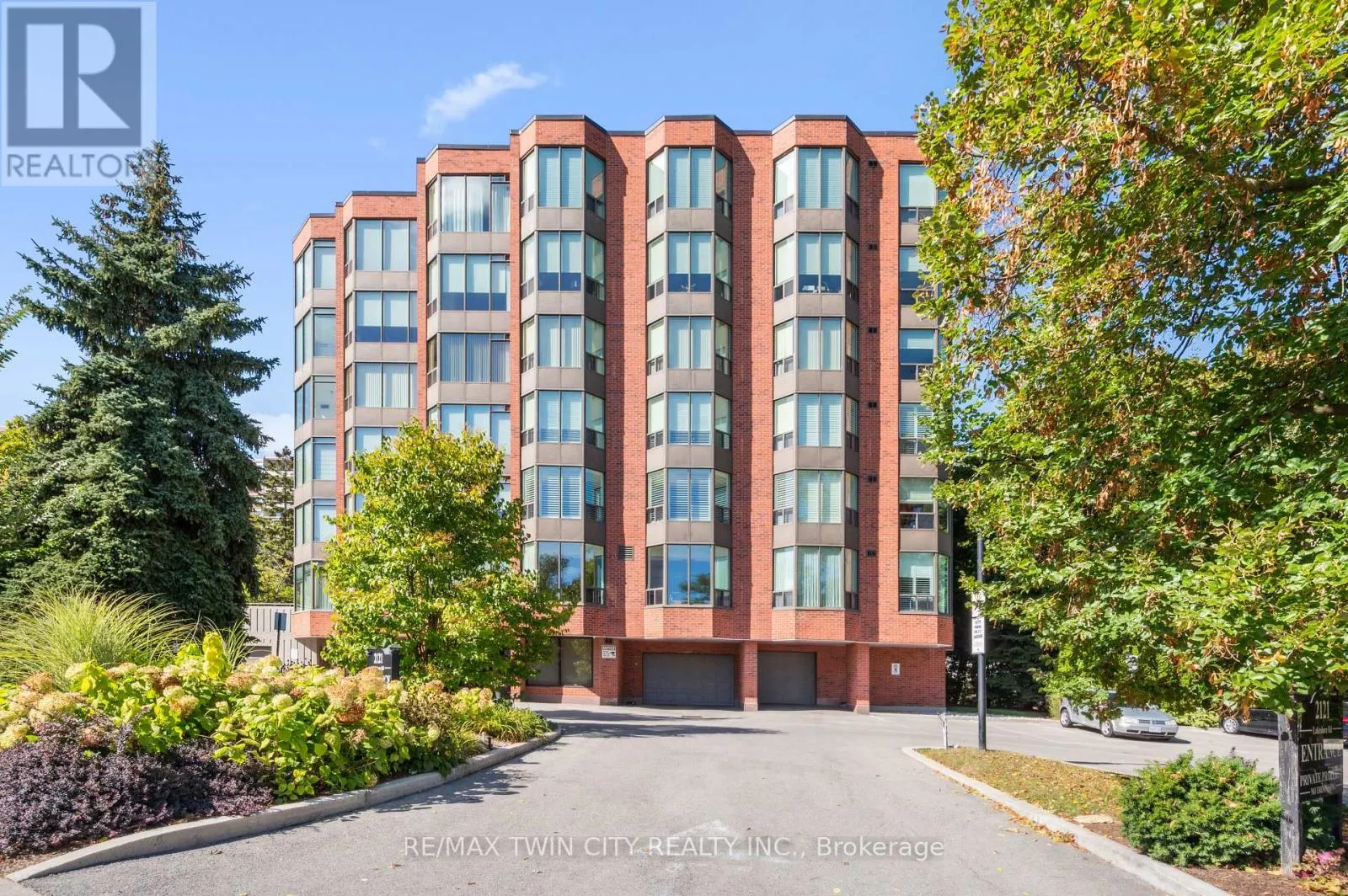 401 - 2121 LAKESHORE ROAD