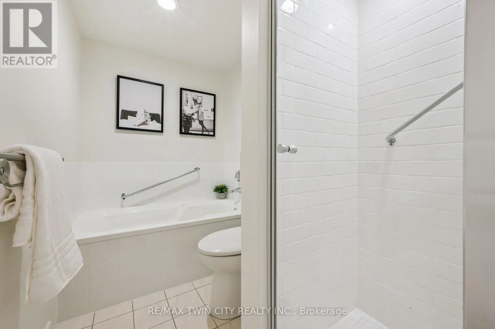 401 - 2121 LAKESHORE ROAD
