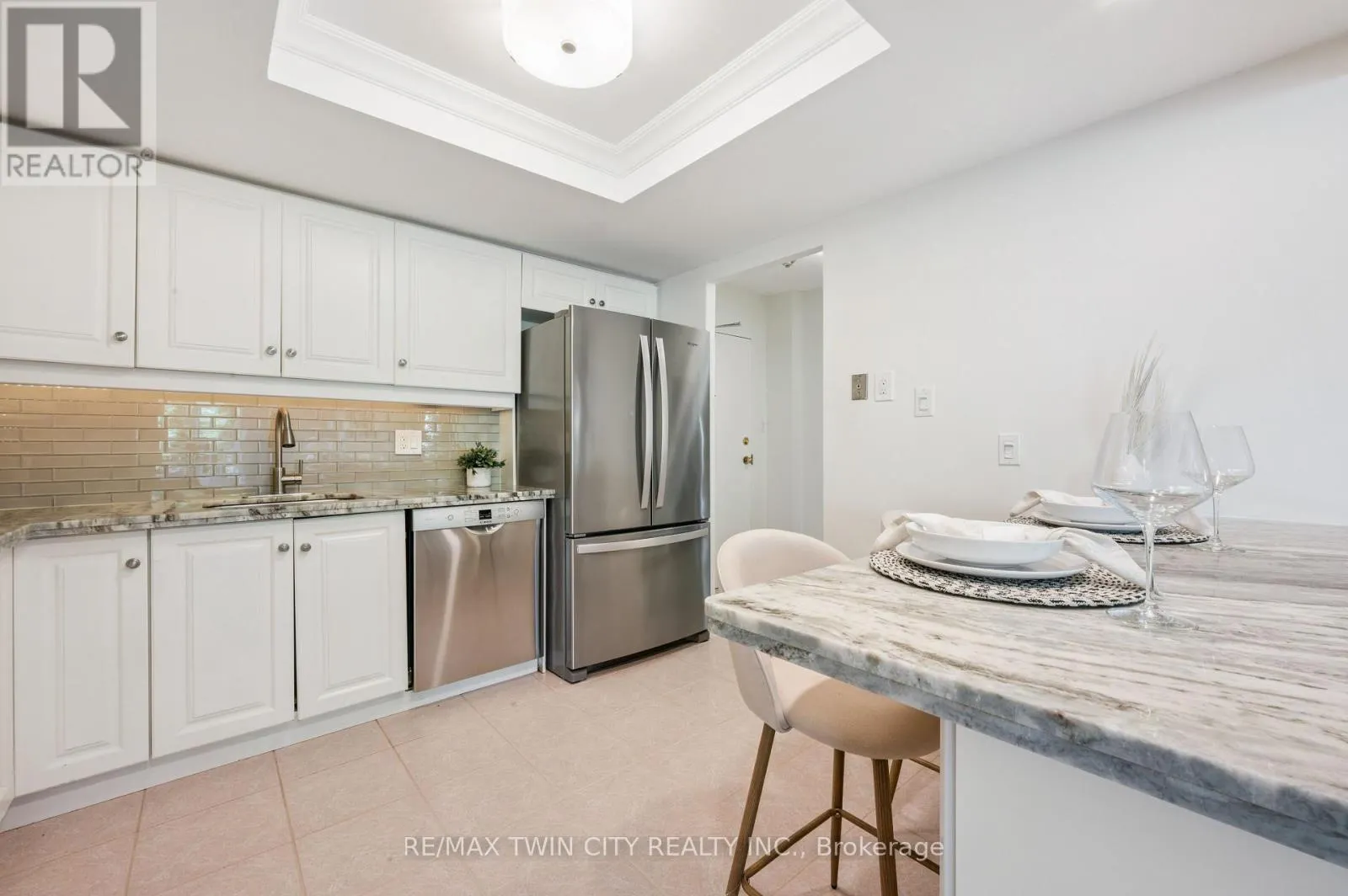 401 - 2121 LAKESHORE ROAD