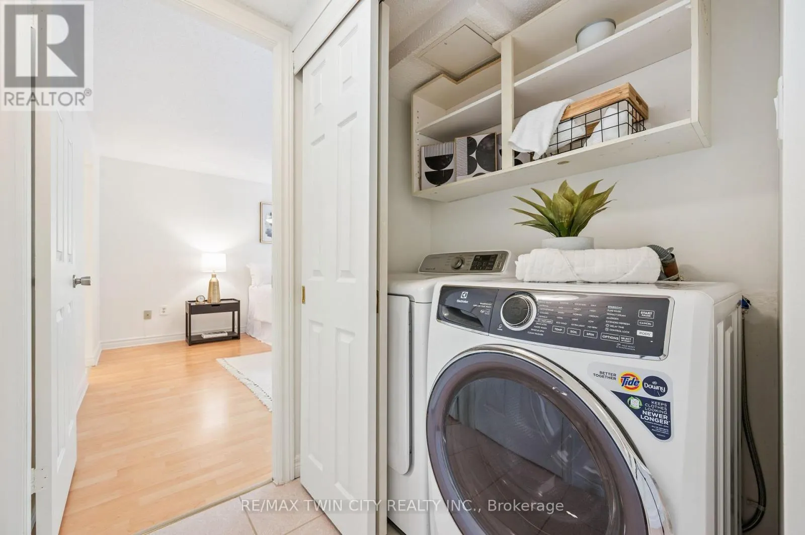 401 - 2121 LAKESHORE ROAD