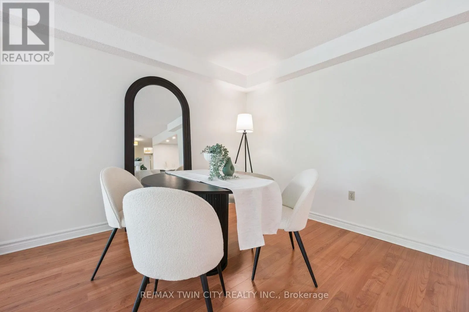 401 - 2121 LAKESHORE ROAD