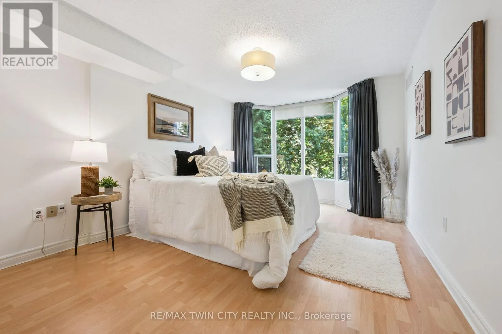 401 - 2121 LAKESHORE ROAD