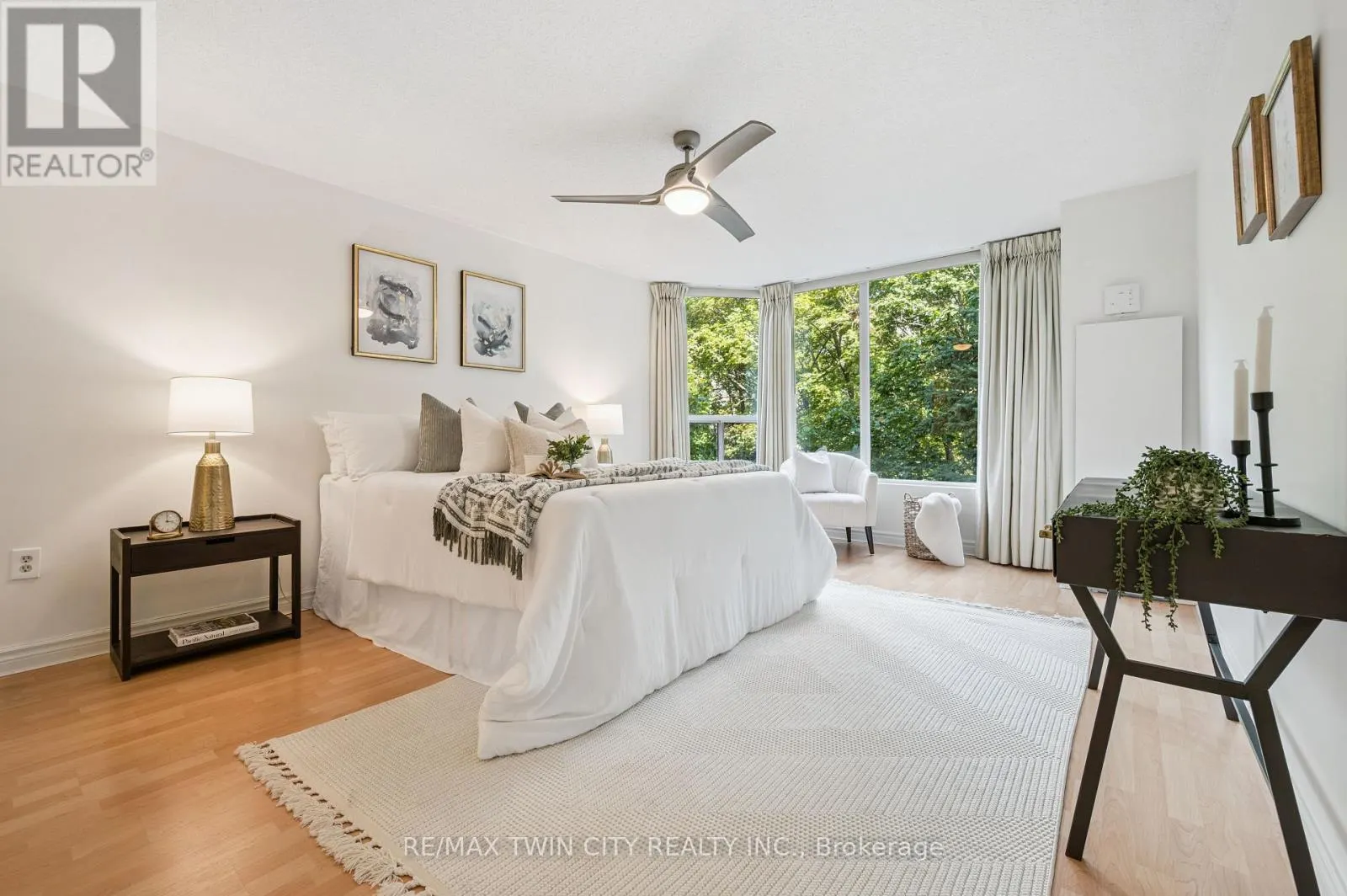 401 - 2121 LAKESHORE ROAD