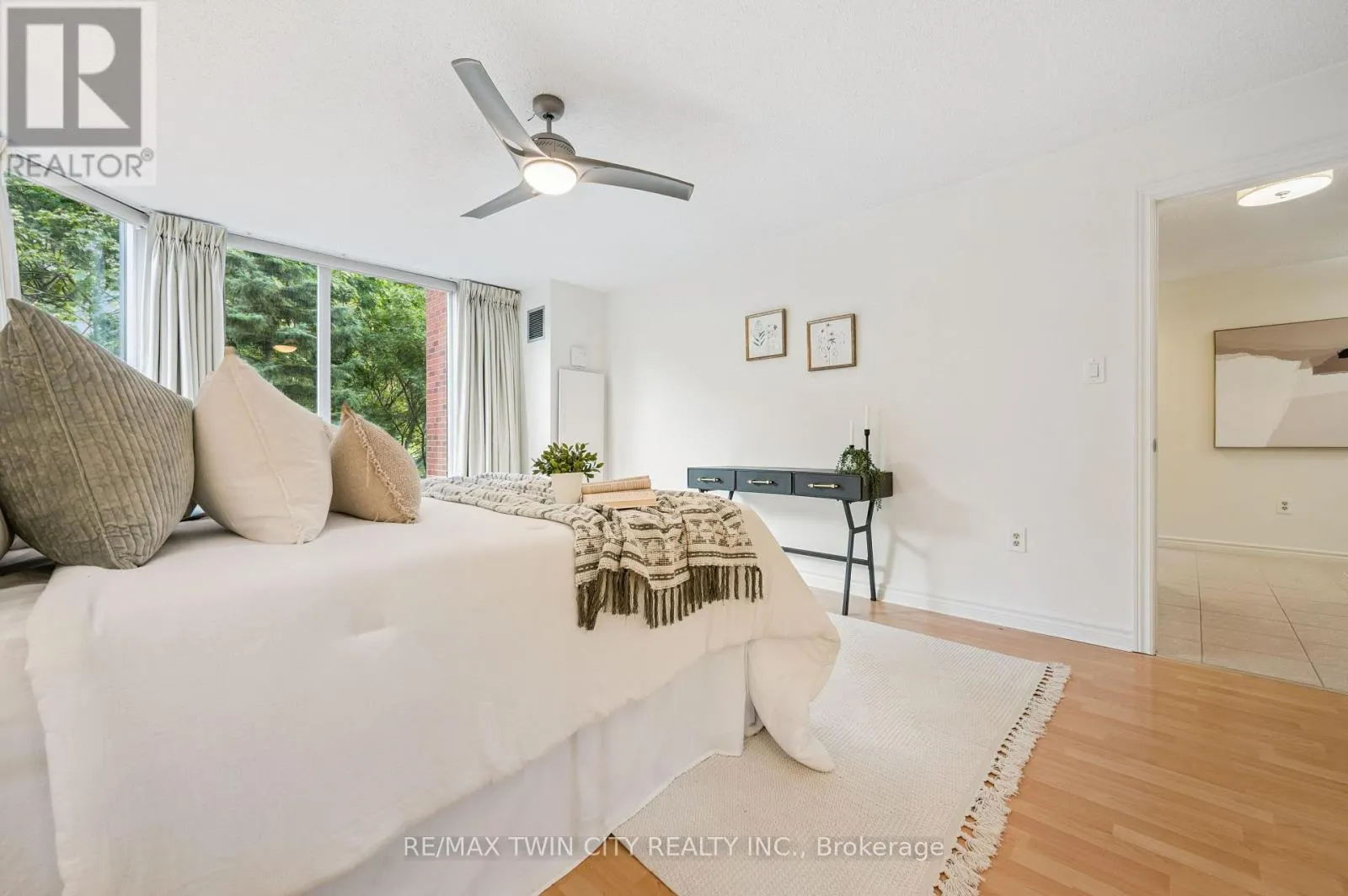 401 - 2121 LAKESHORE ROAD