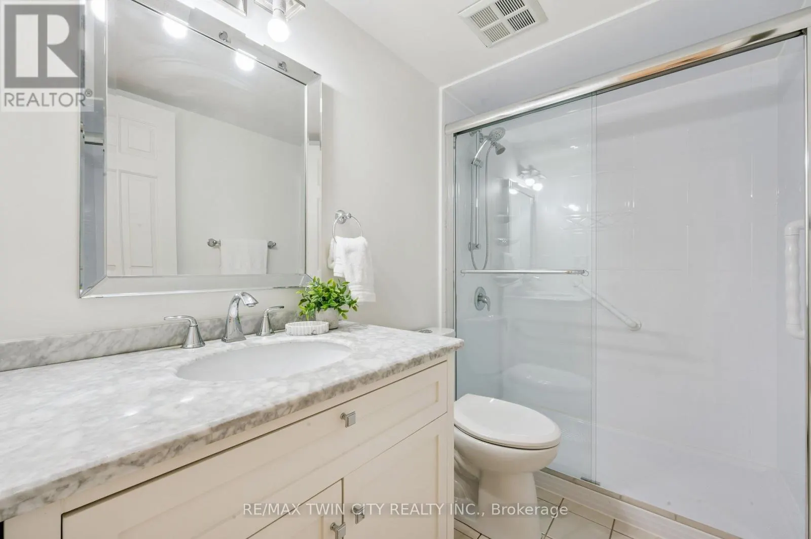 401 - 2121 LAKESHORE ROAD