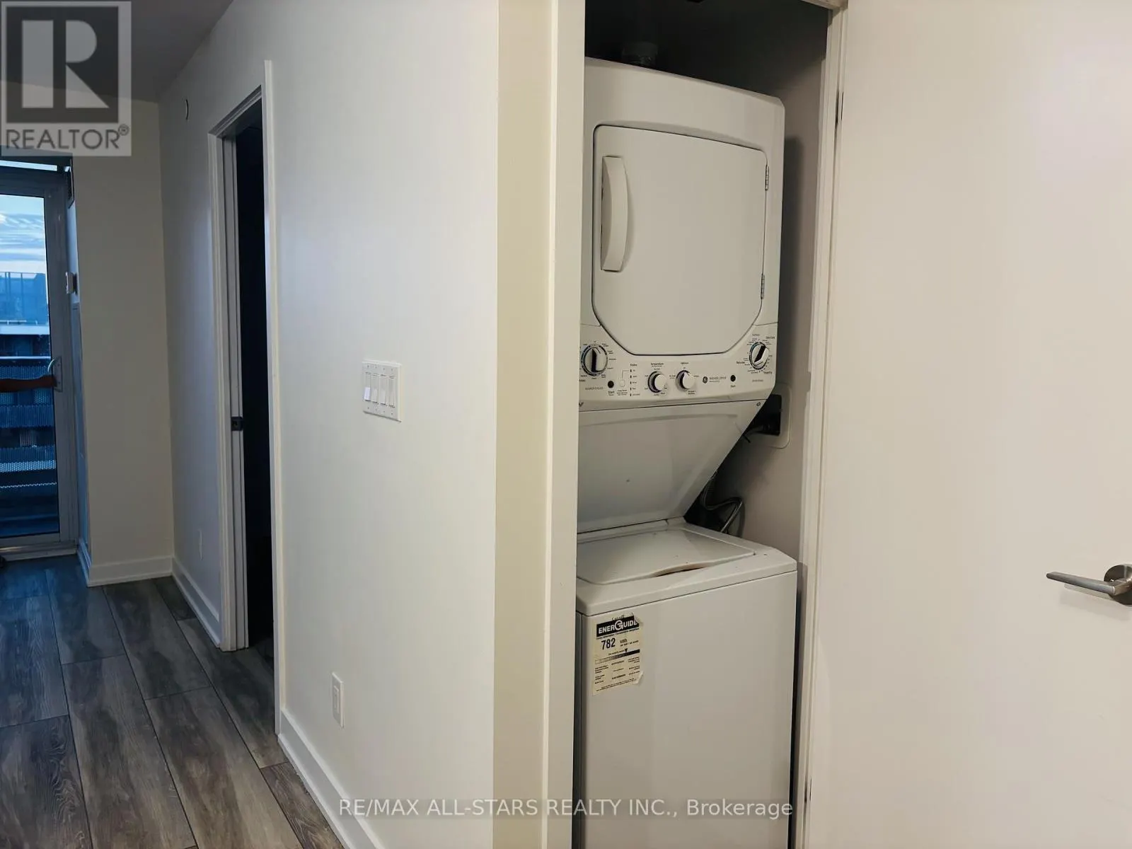 802 - 160 FLEMINGTON ROAD