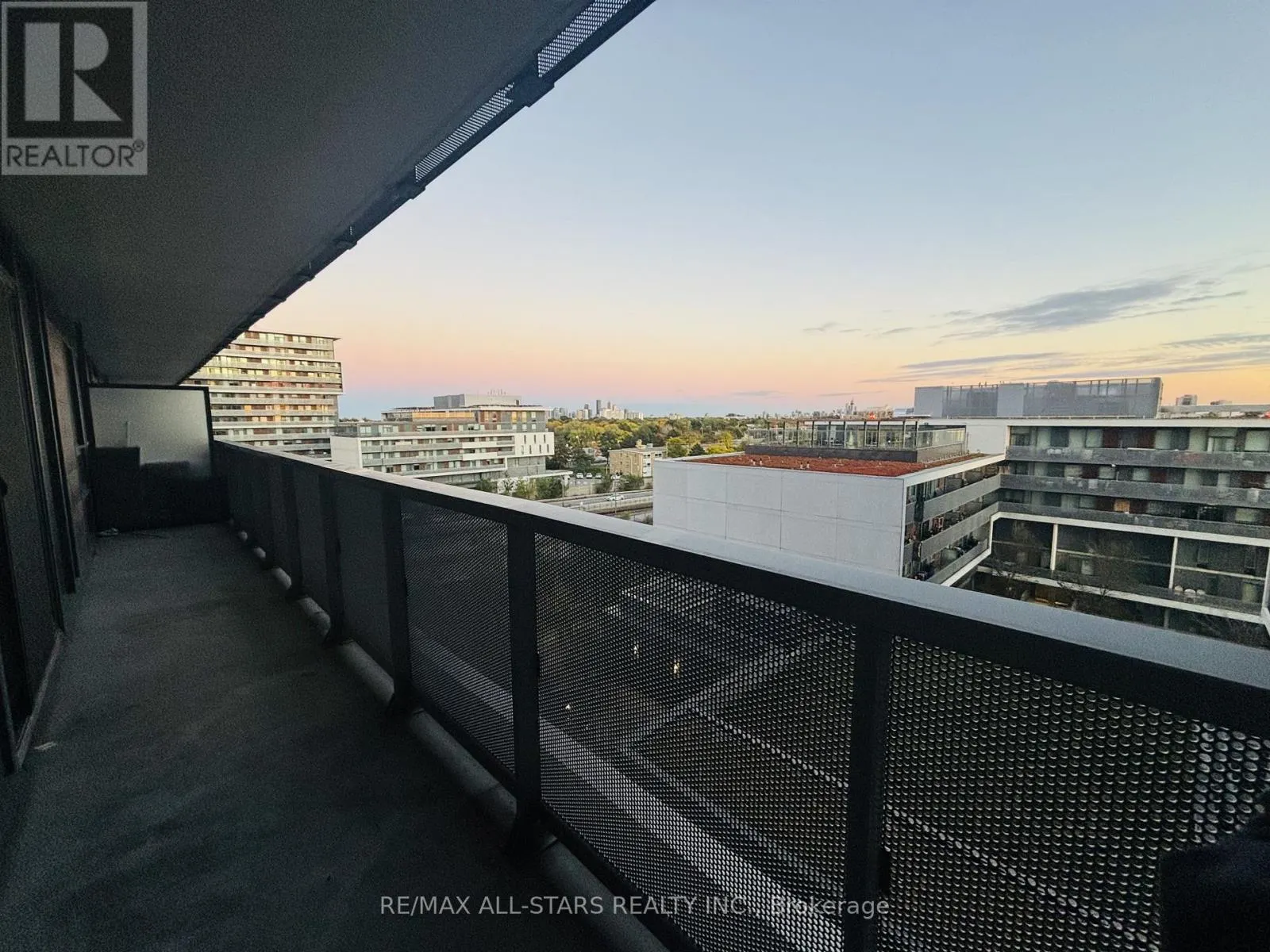 802 - 160 FLEMINGTON ROAD