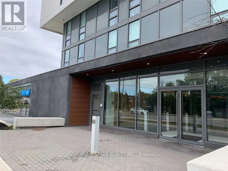 802 - 160 FLEMINGTON ROAD