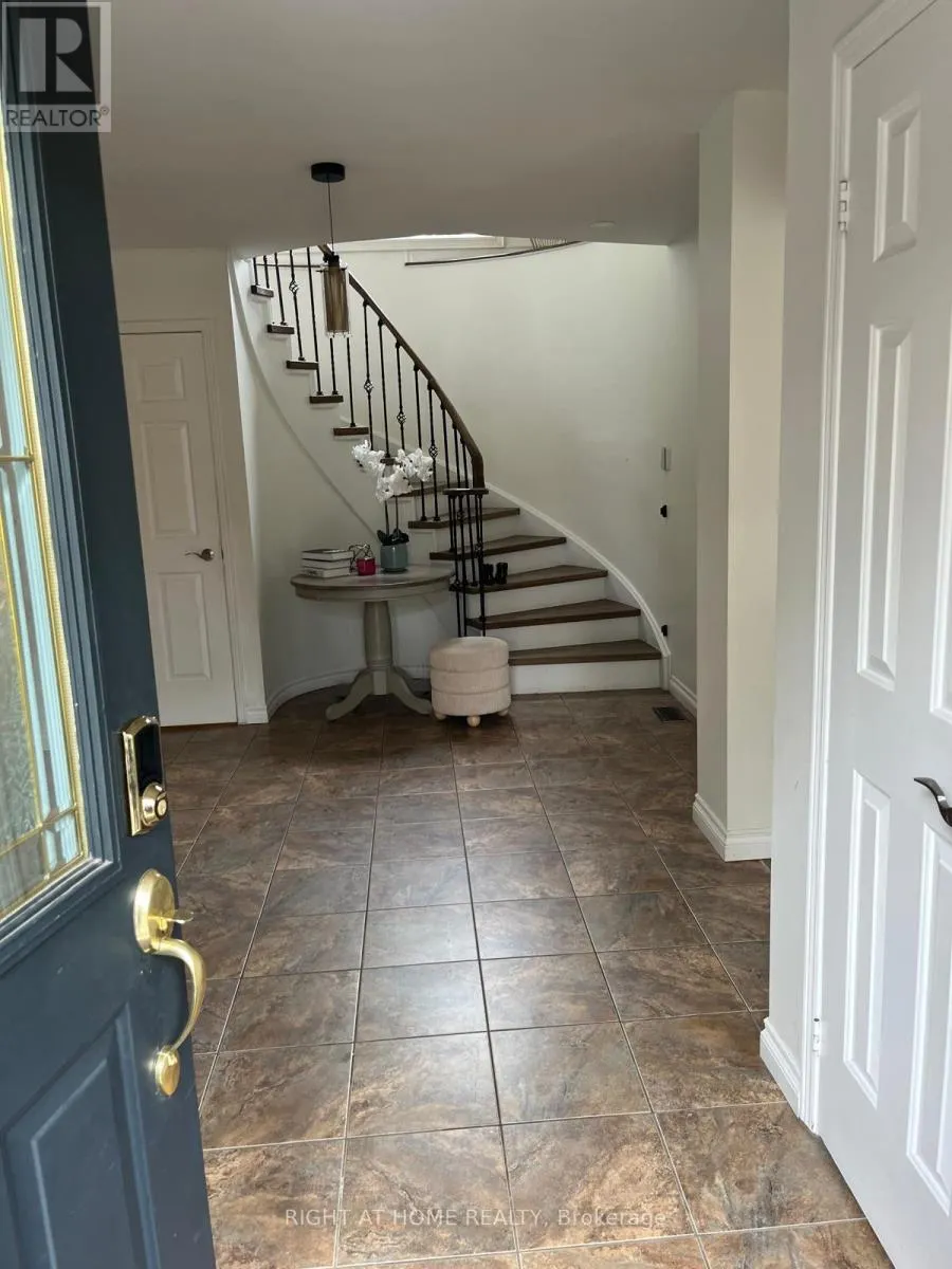 UPPER - 6713 MOCKINGBIRD LANE