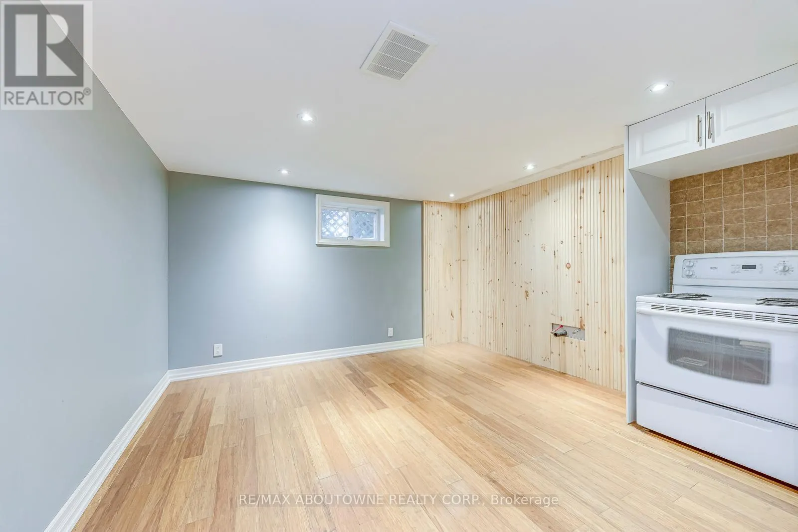 3 GLENN MURRAY DRIVE