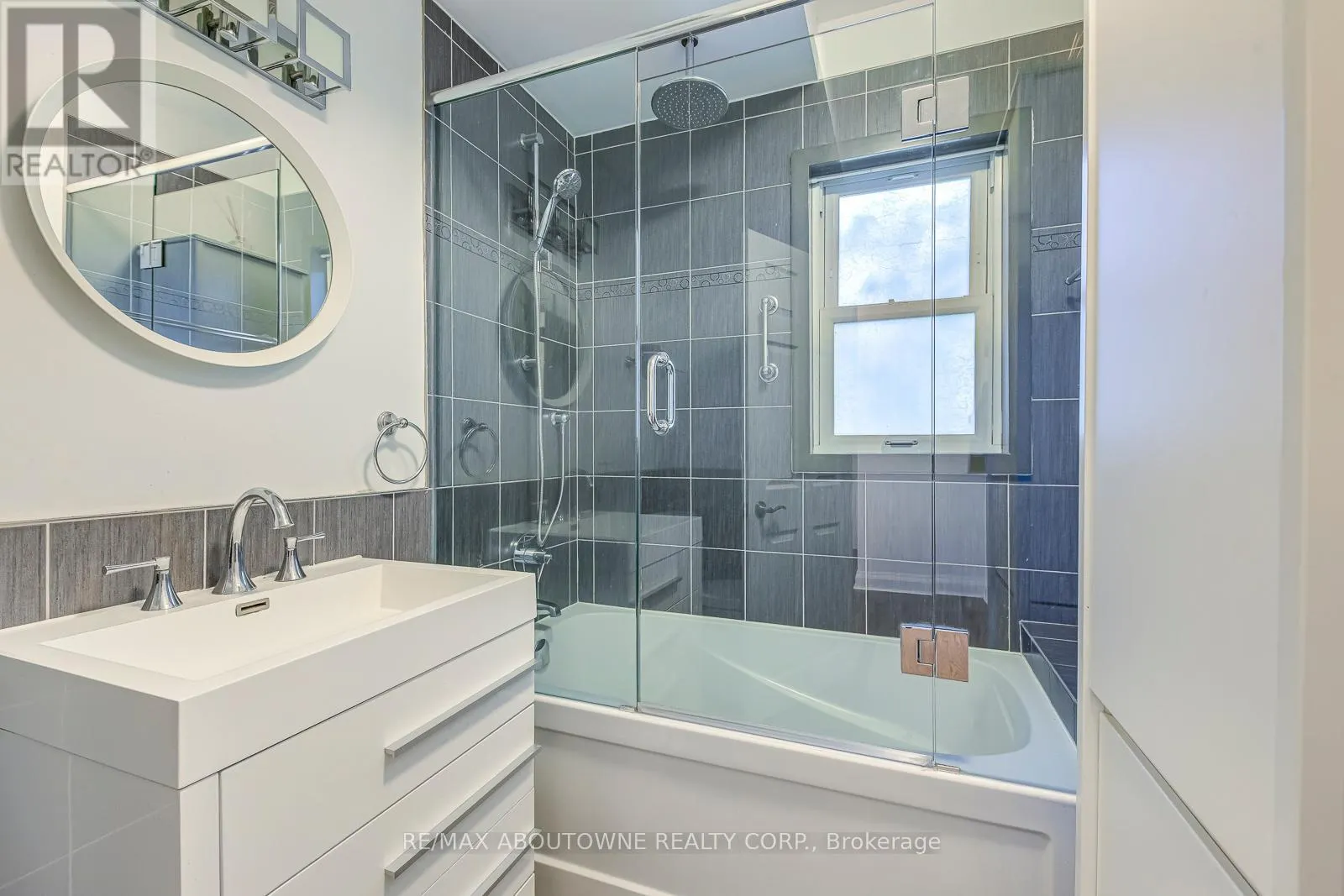 3 GLENN MURRAY DRIVE