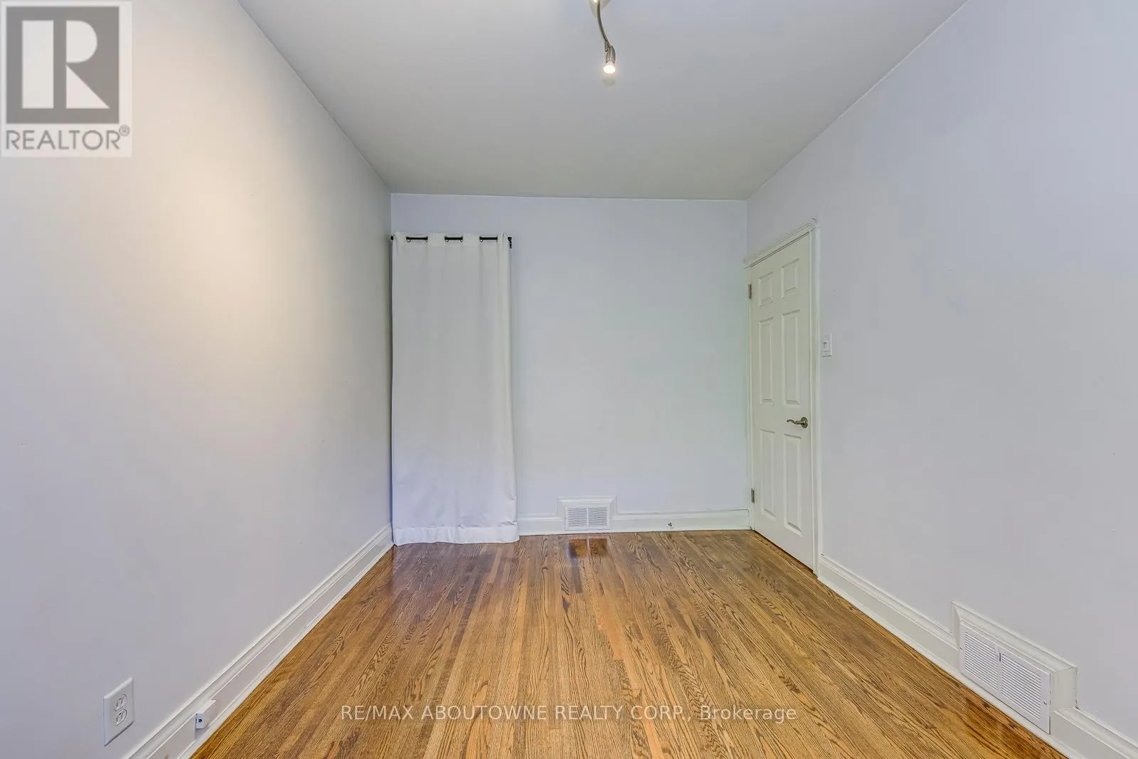 3 GLENN MURRAY DRIVE