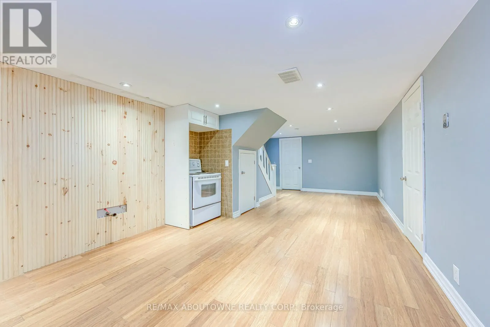 3 GLENN MURRAY DRIVE