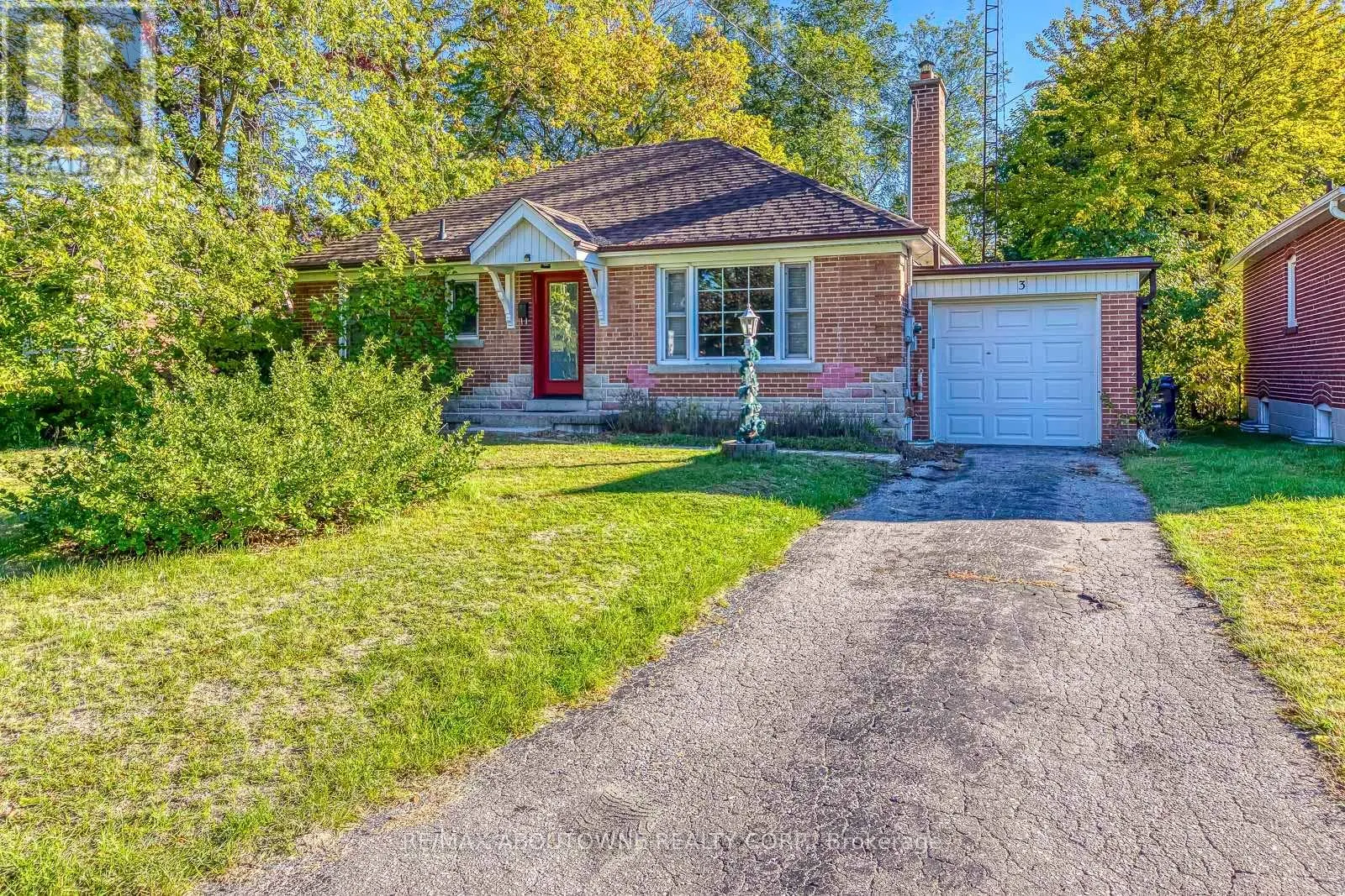 3 GLENN MURRAY DRIVE