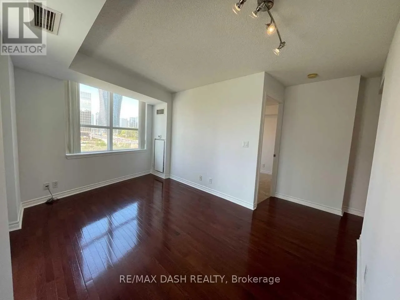 308 - 1 ELM DRIVE W