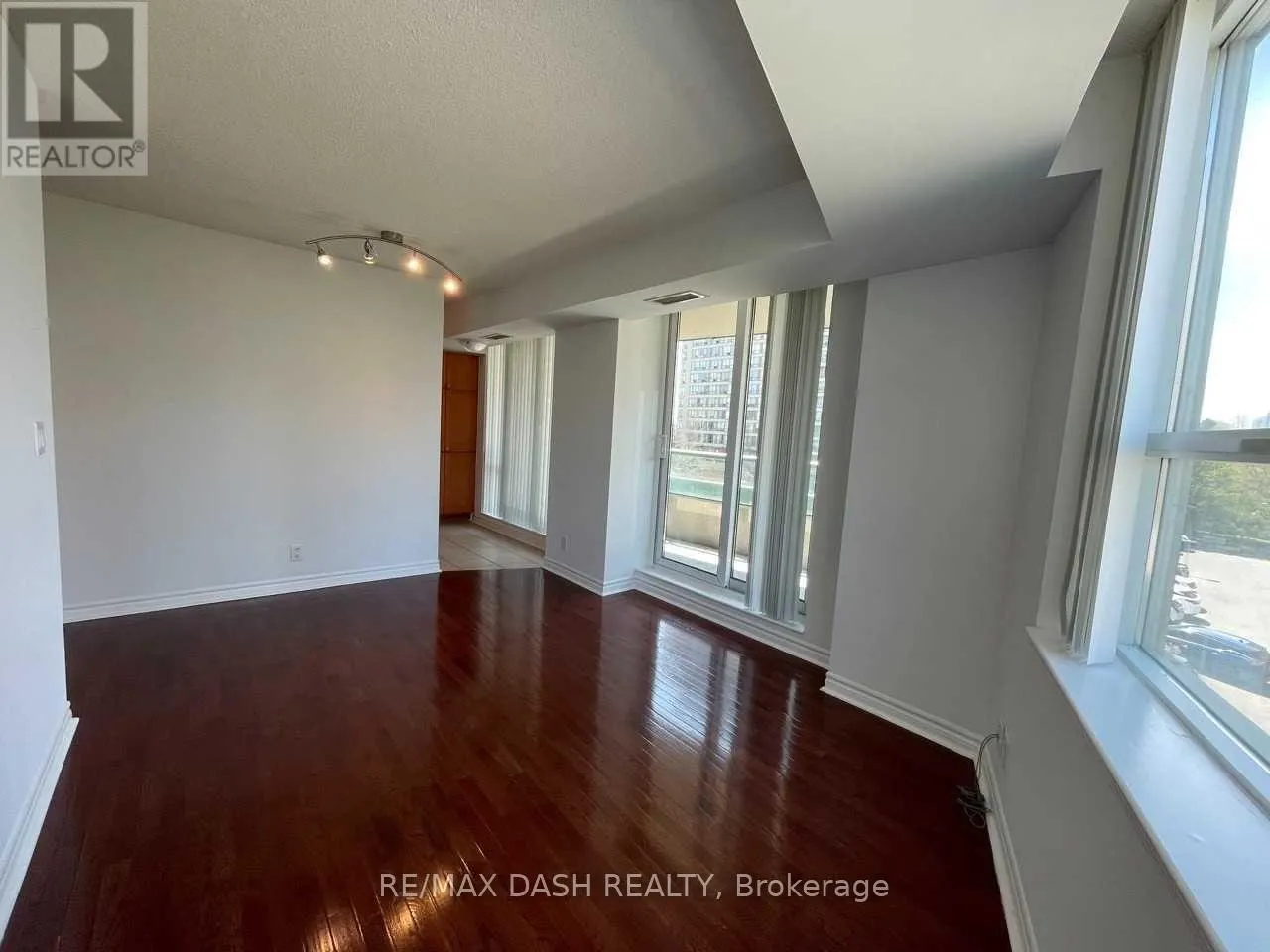 308 - 1 ELM DRIVE W