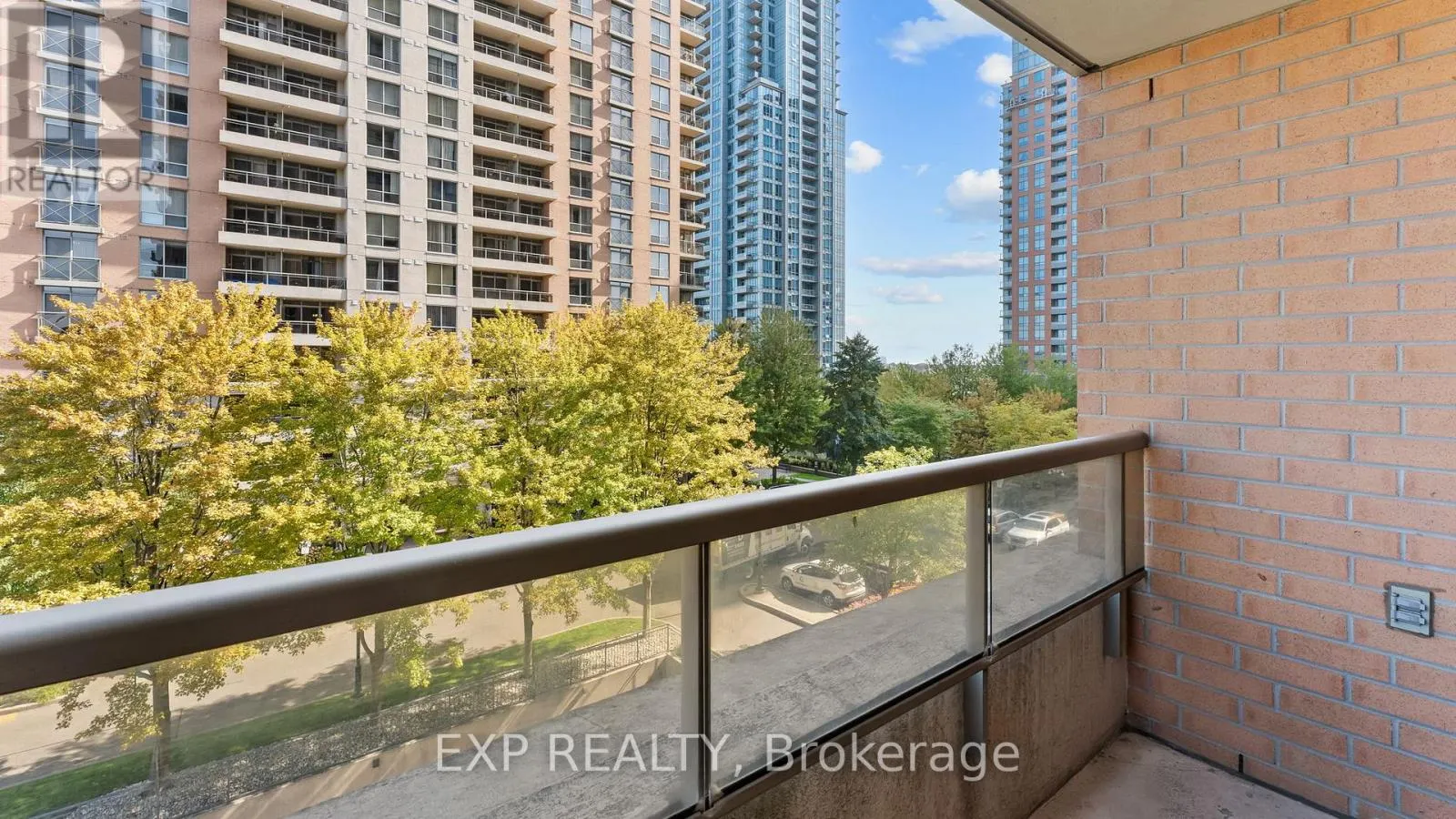 420 - 5233 DUNDAS STREET W