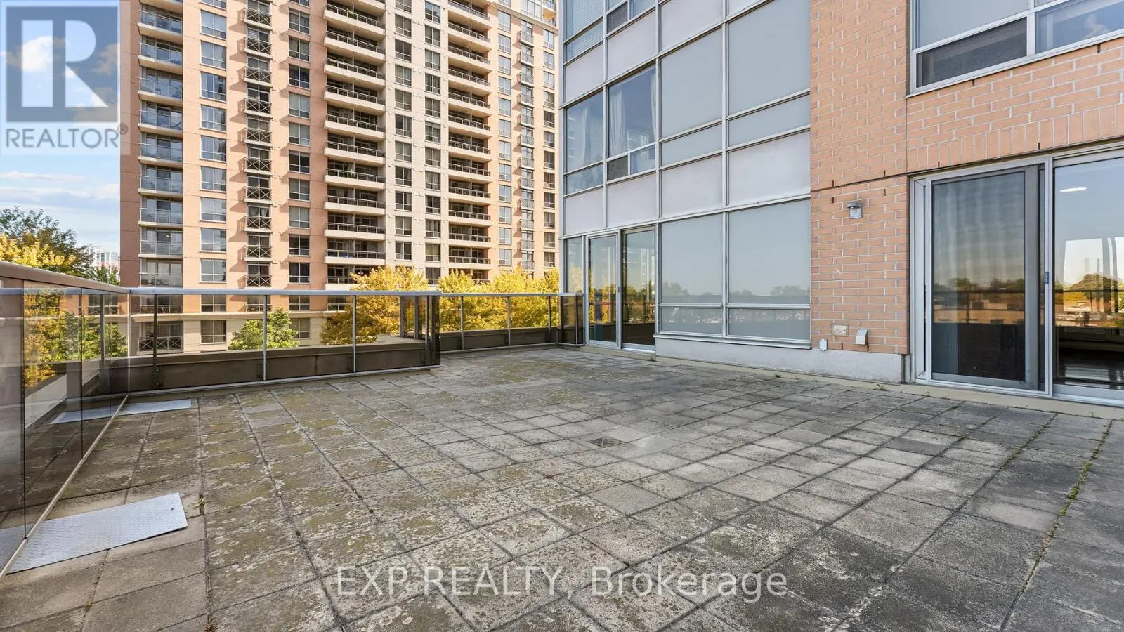420 - 5233 DUNDAS STREET W