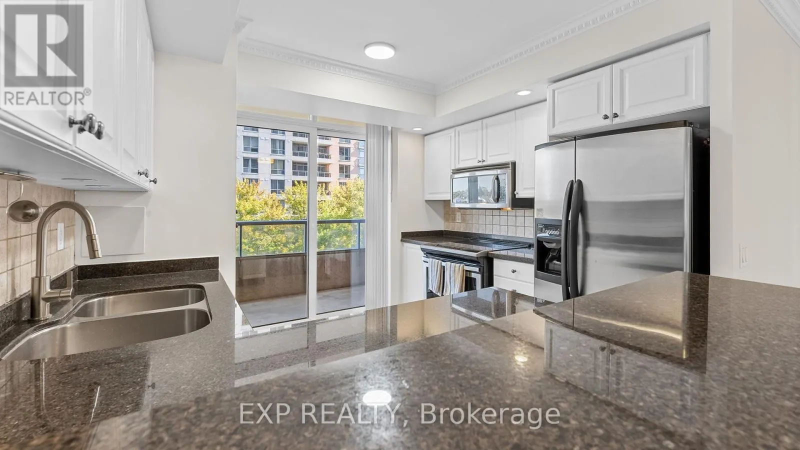 420 - 5233 DUNDAS STREET W