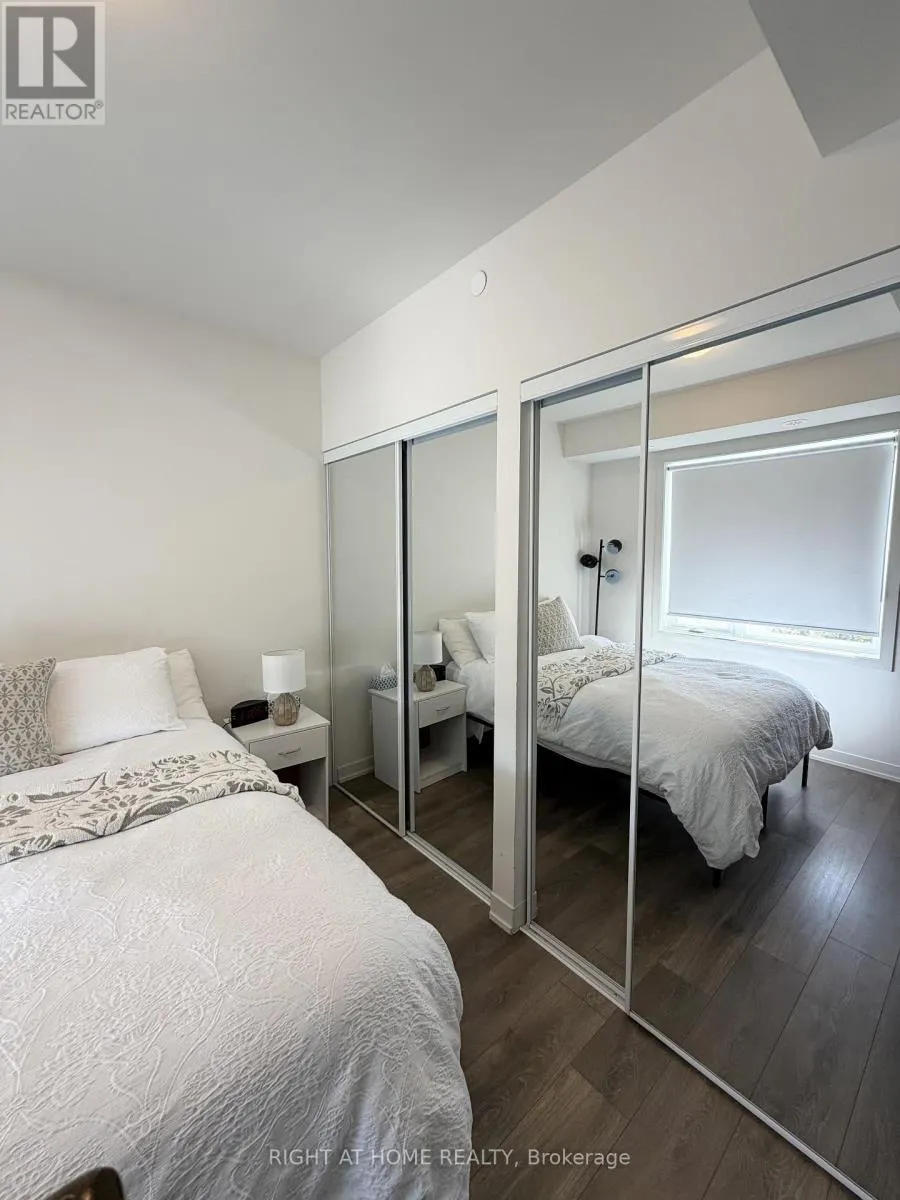 207 - 62 SKY HARBOUR DRIVE