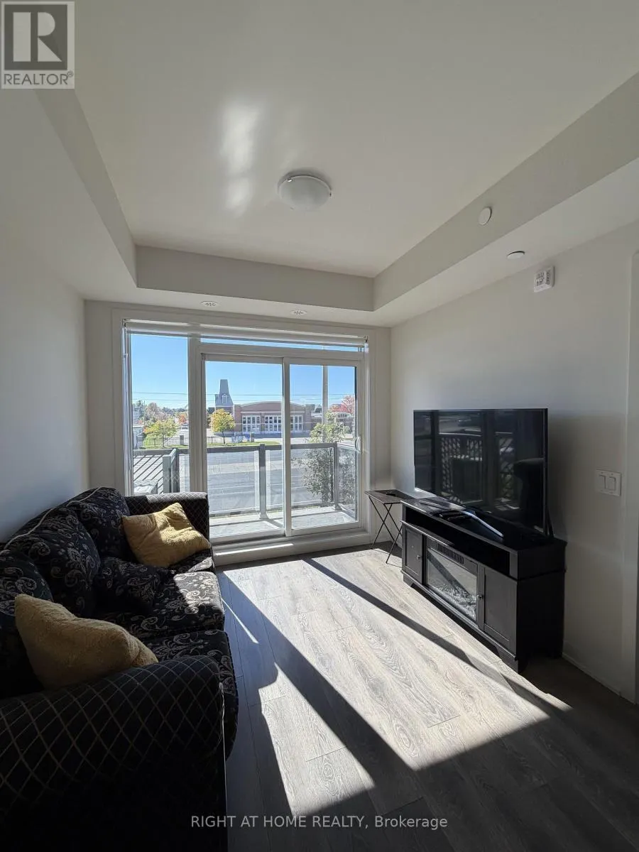 207 - 62 SKY HARBOUR DRIVE