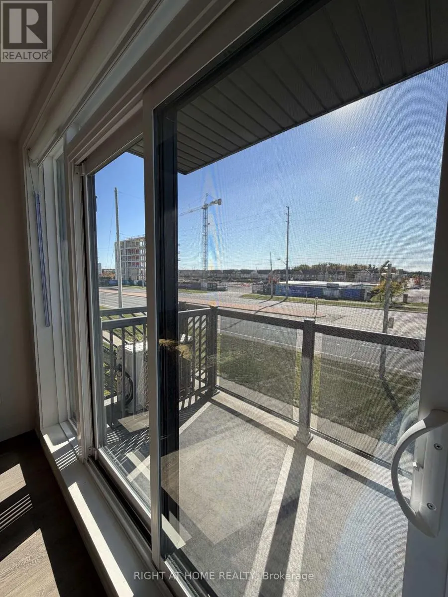 207 - 62 SKY HARBOUR DRIVE