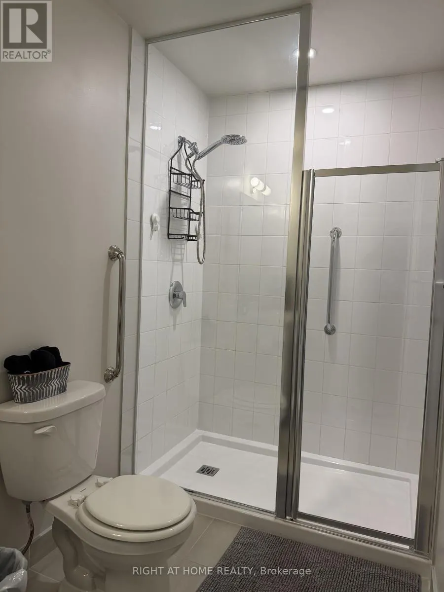 207 - 62 SKY HARBOUR DRIVE