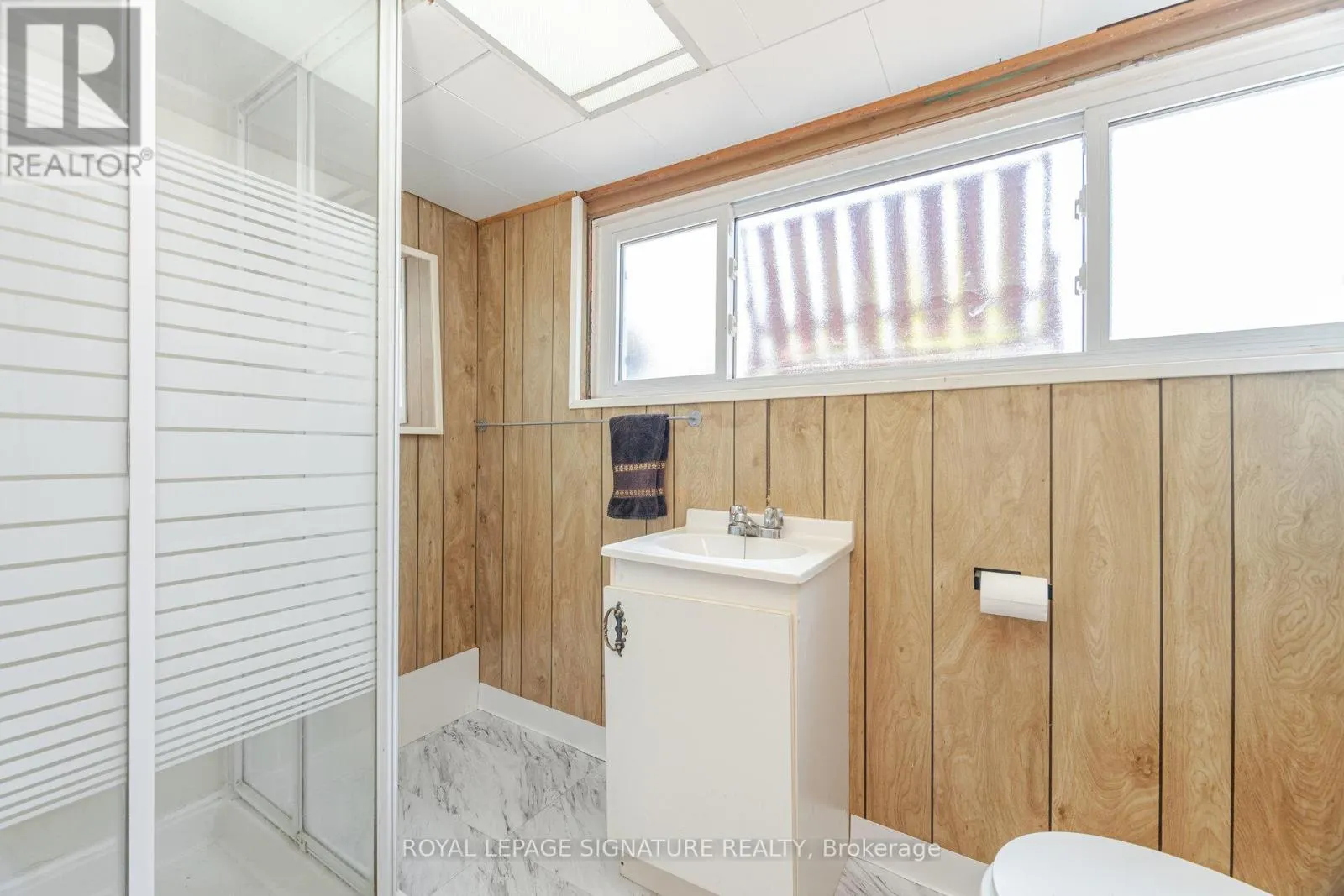 24 LESBURY AVENUE
