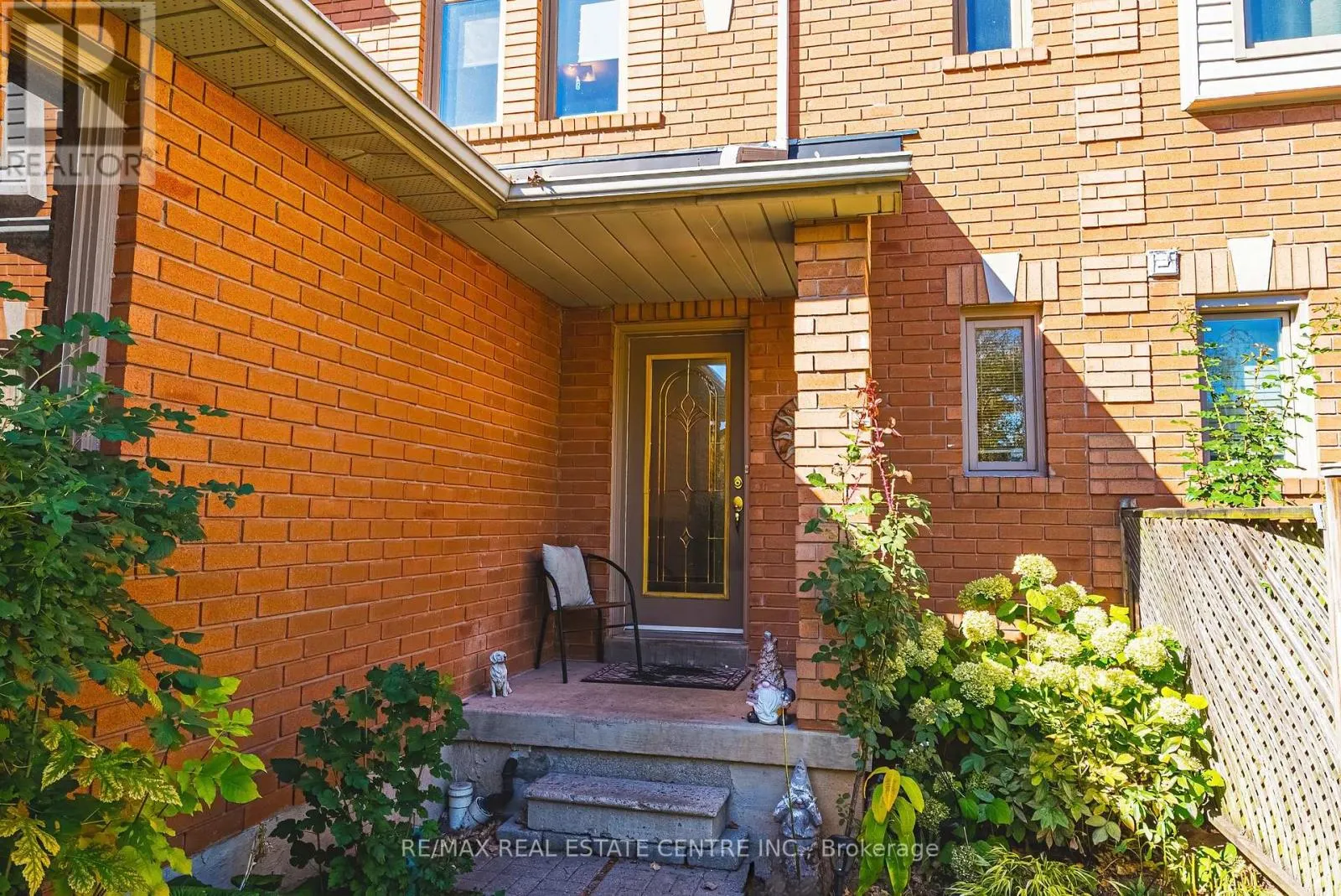 487 TAYLOR CRESCENT