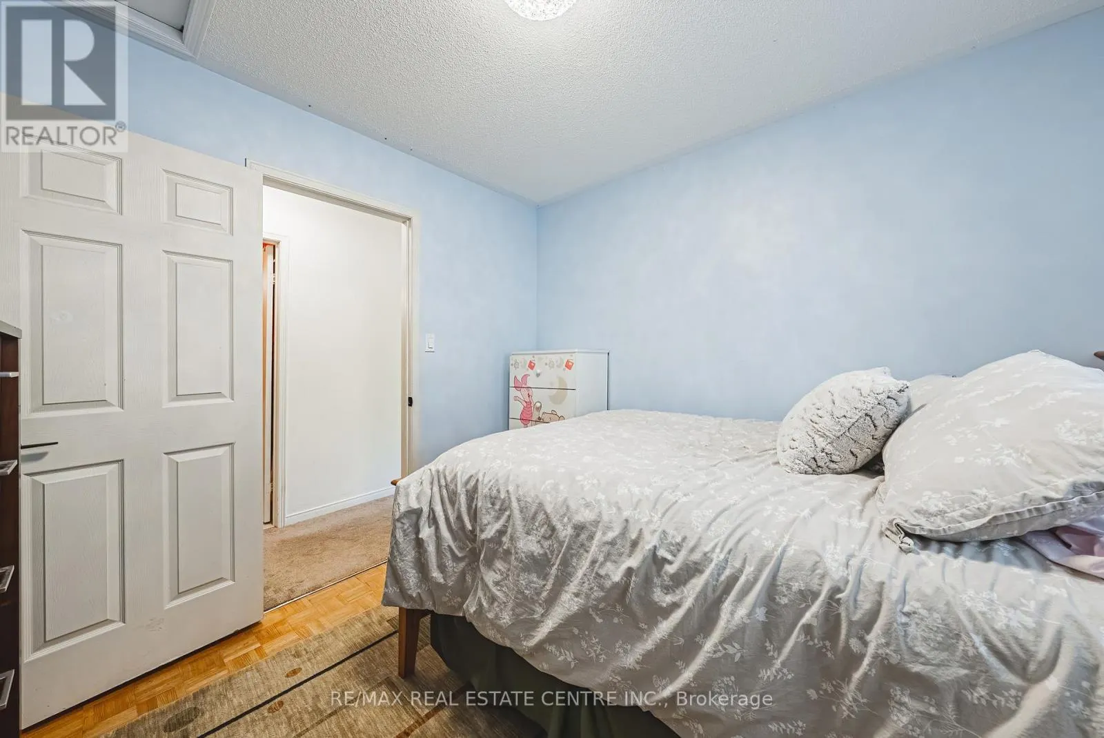 487 TAYLOR CRESCENT