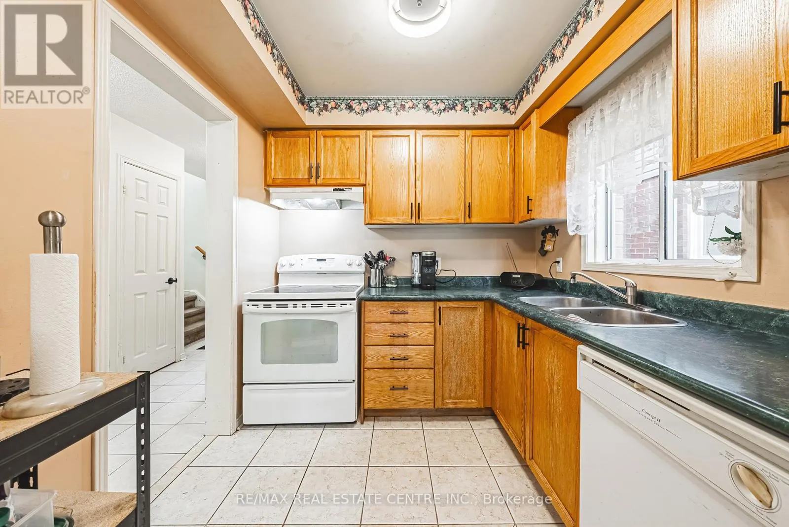 487 TAYLOR CRESCENT