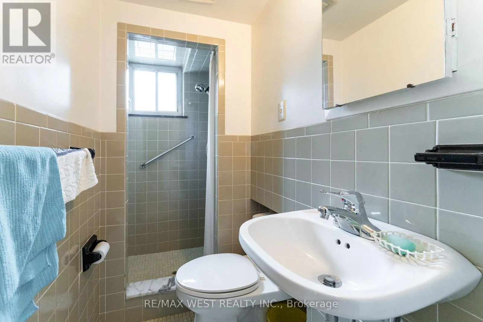125 HONEYWOOD ROAD