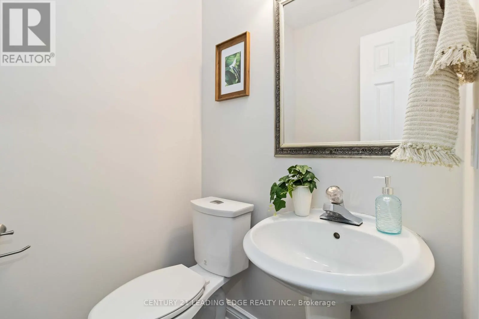 5201 CHAMPLAIN TRAIL