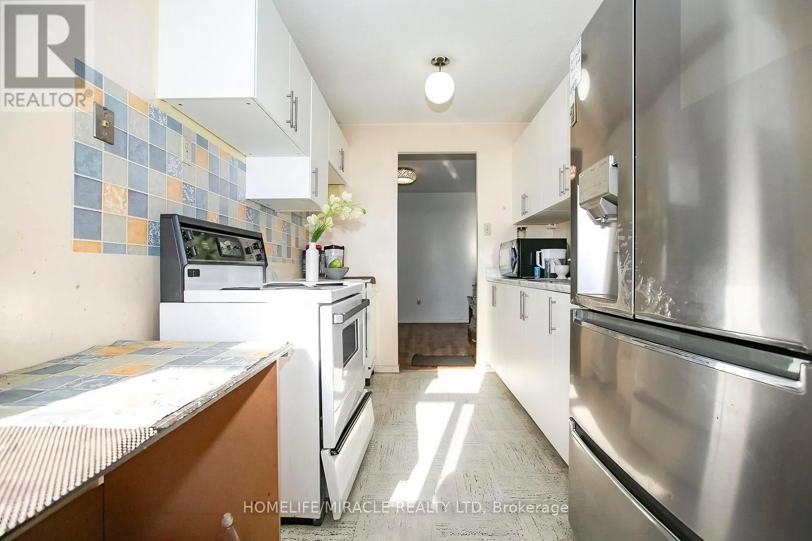 1610 - 15 KENSINGTON ROAD