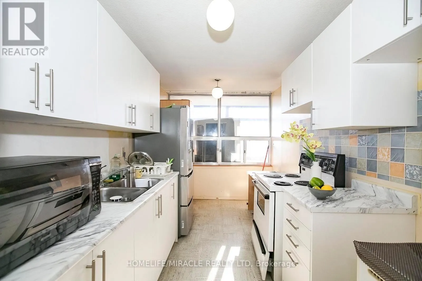 1610 - 15 KENSINGTON ROAD