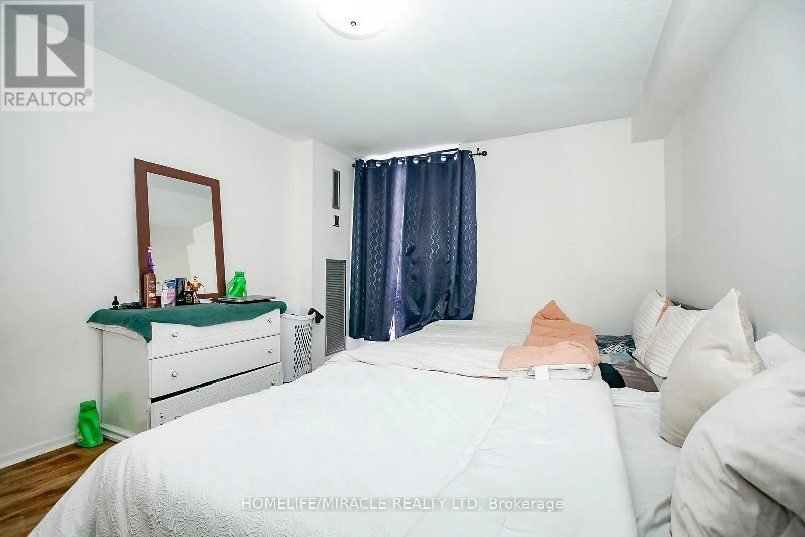 1610 - 15 KENSINGTON ROAD