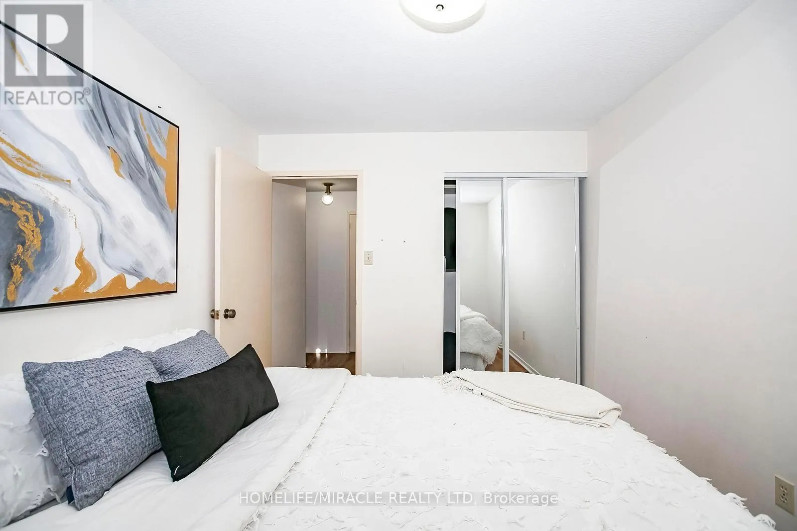 1610 - 15 KENSINGTON ROAD