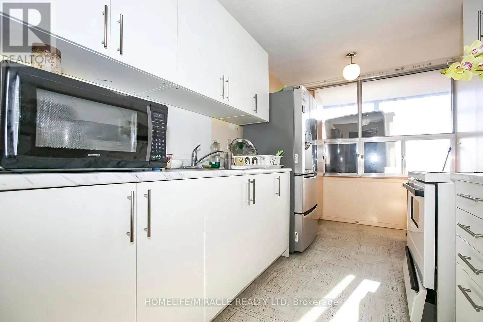 1610 - 15 KENSINGTON ROAD