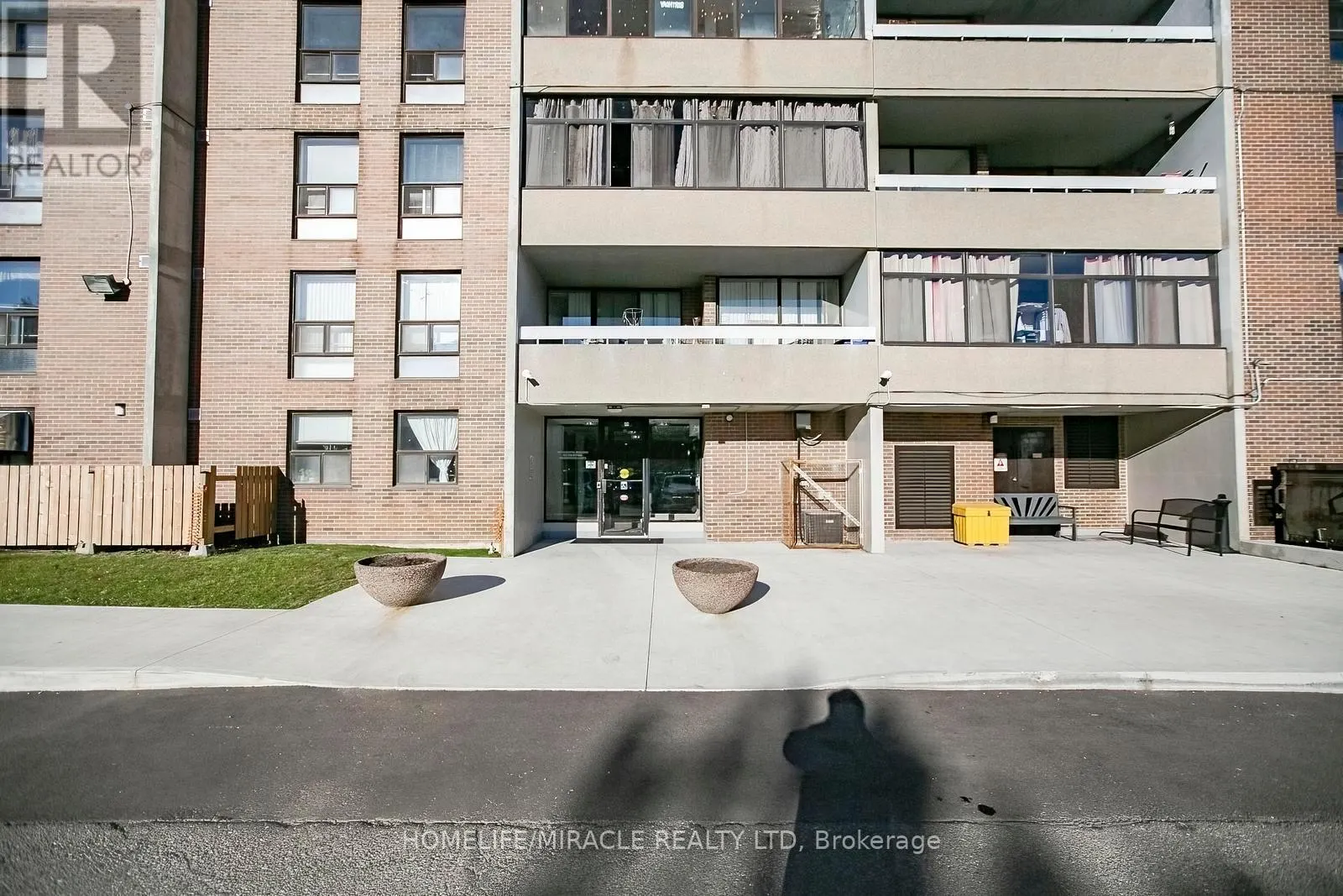 1610 - 15 KENSINGTON ROAD