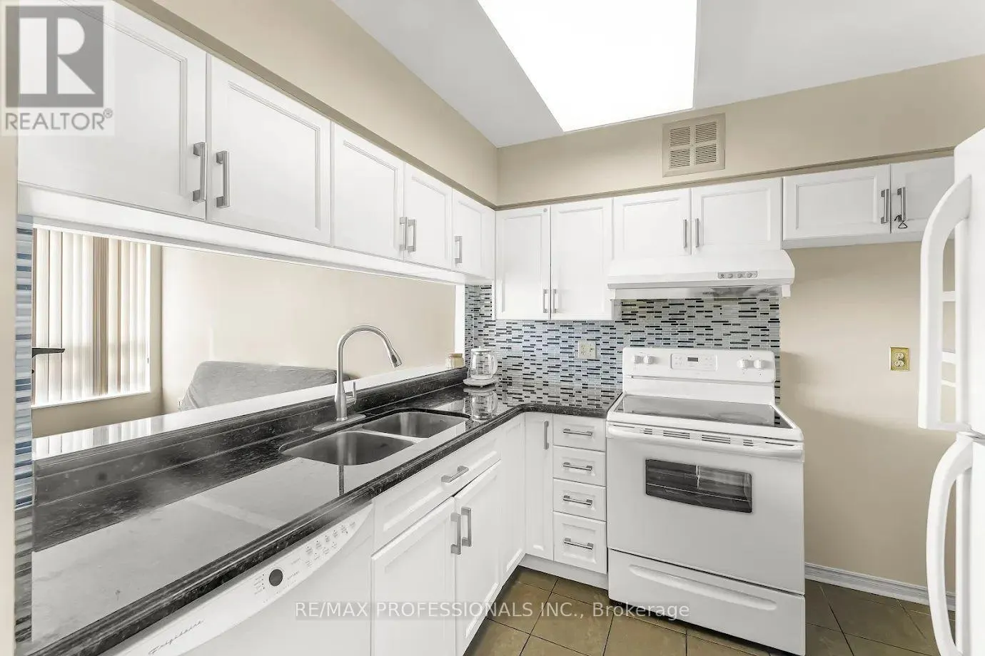 1502 - 50 KINGSBRIDGE GARDEN CIRCLE