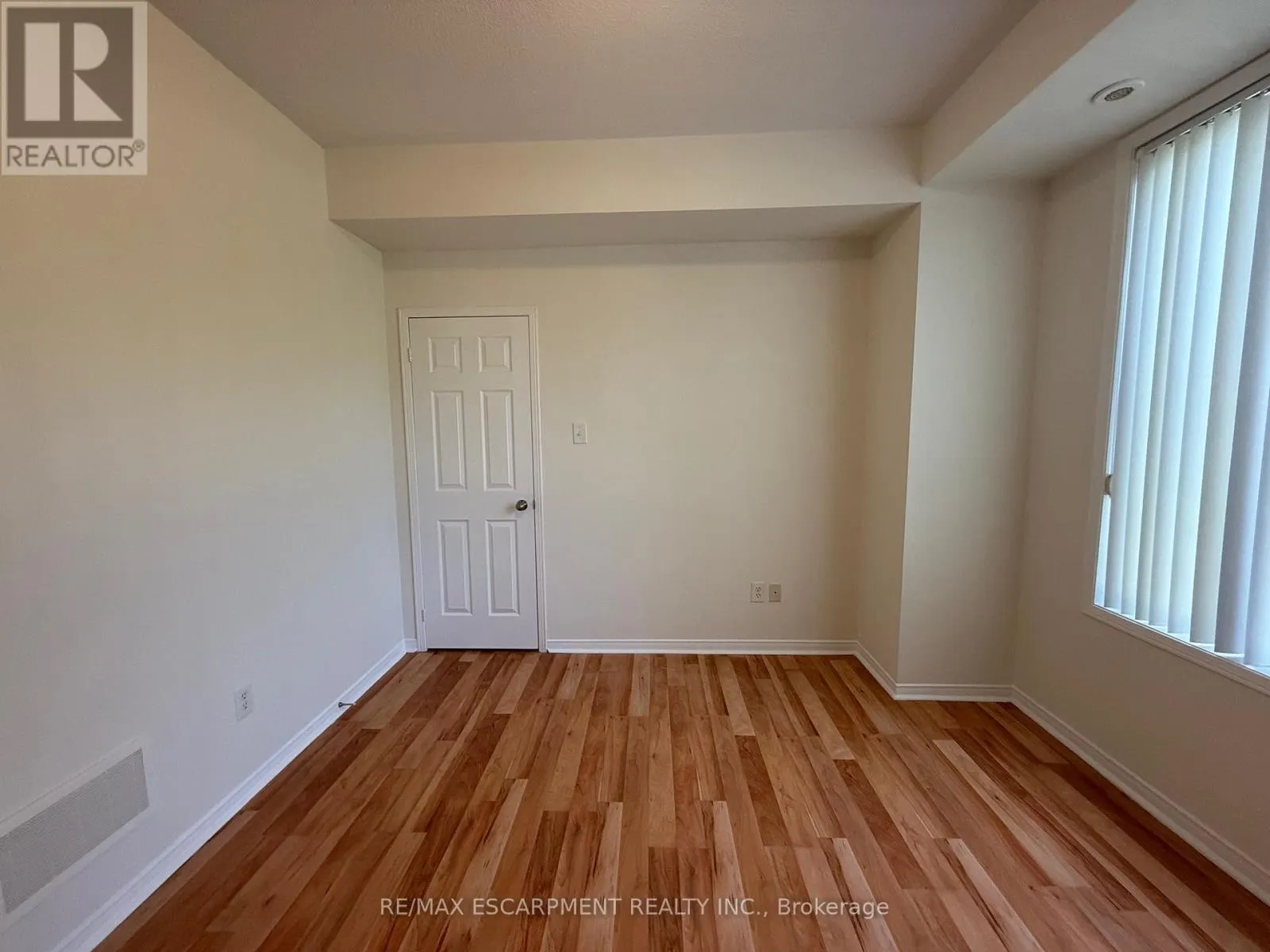 8 - 5055 OSCAR PETERSON BOULEVARD