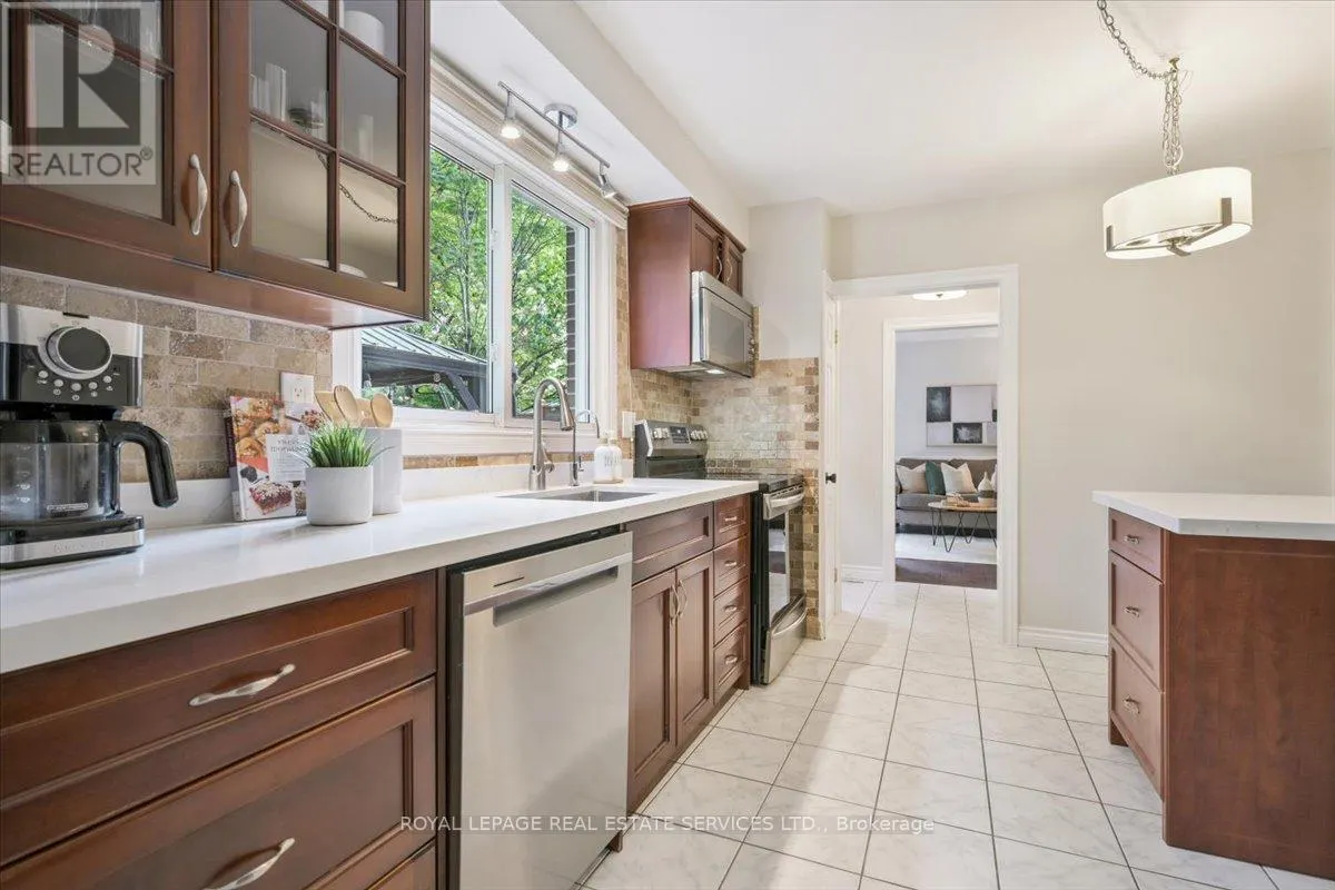 2340 HOMELANDS DRIVE