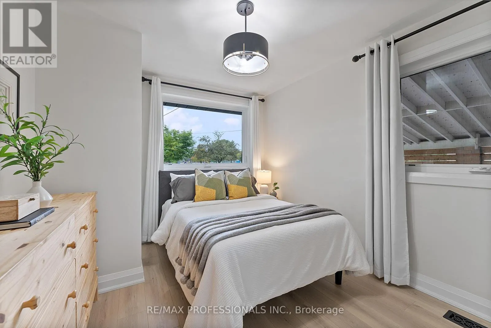 18 LAVINGTON DRIVE
