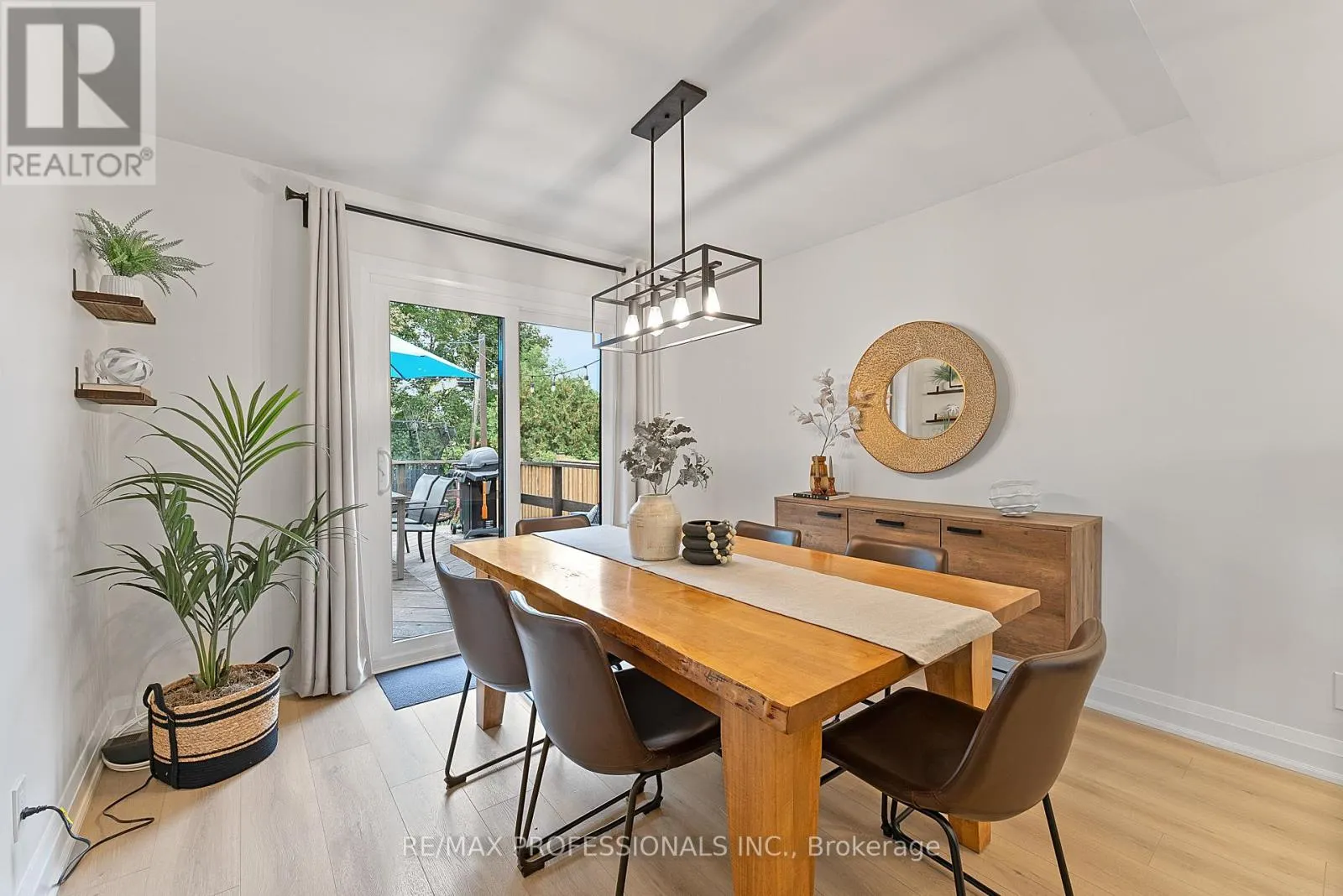 18 LAVINGTON DRIVE