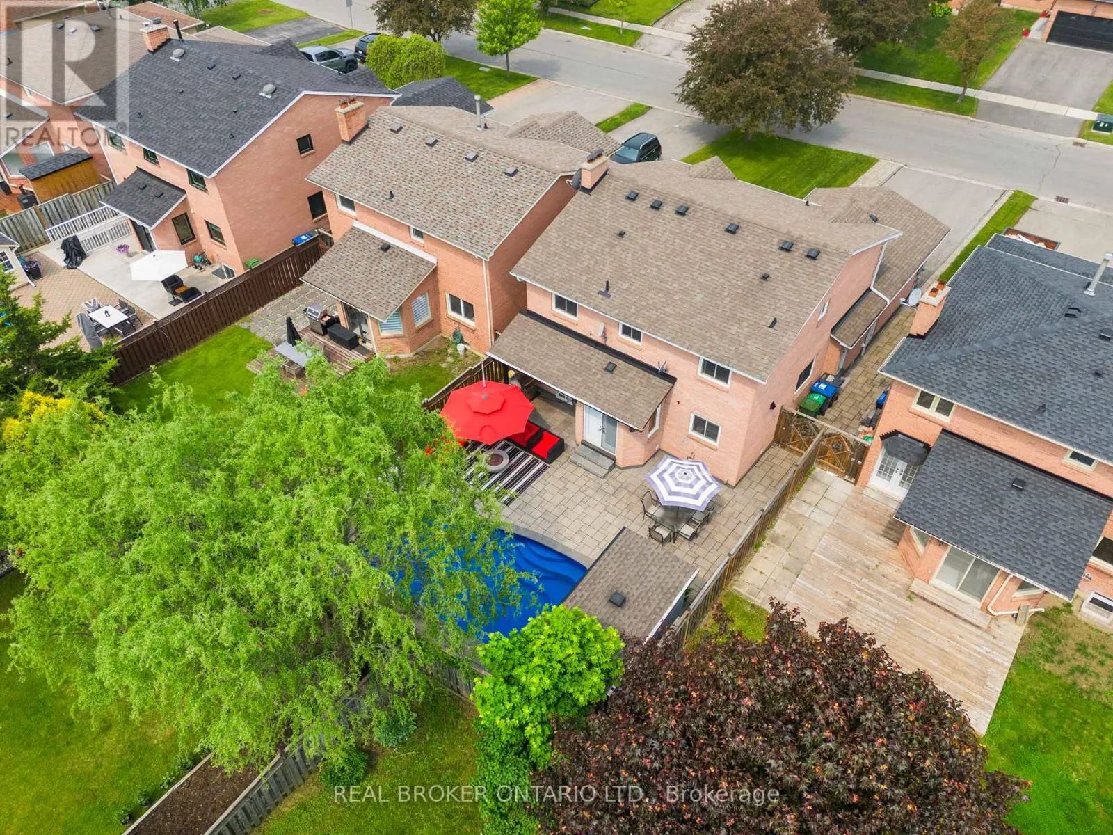 11 FOUNTAINBRIDGE DRIVE