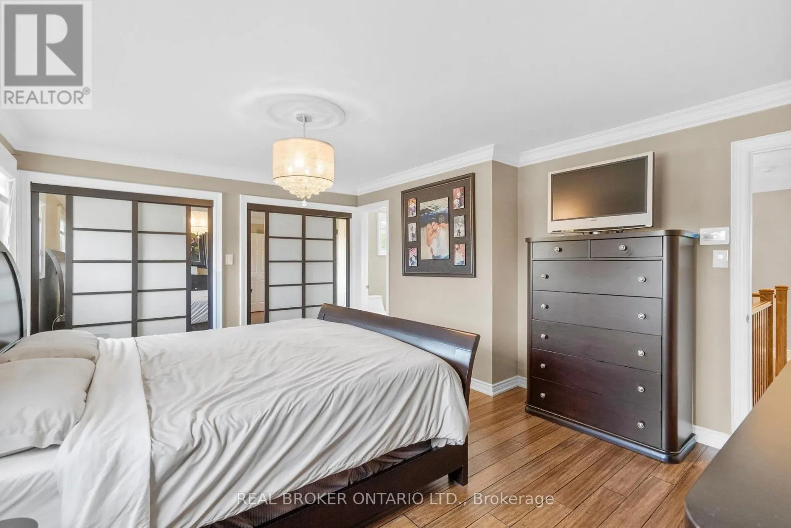 11 FOUNTAINBRIDGE DRIVE